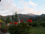 Vakaras kalnuose: atvykome į Zakopanę. Urvas - saulės spindulių nušviestose uolose tolumoje