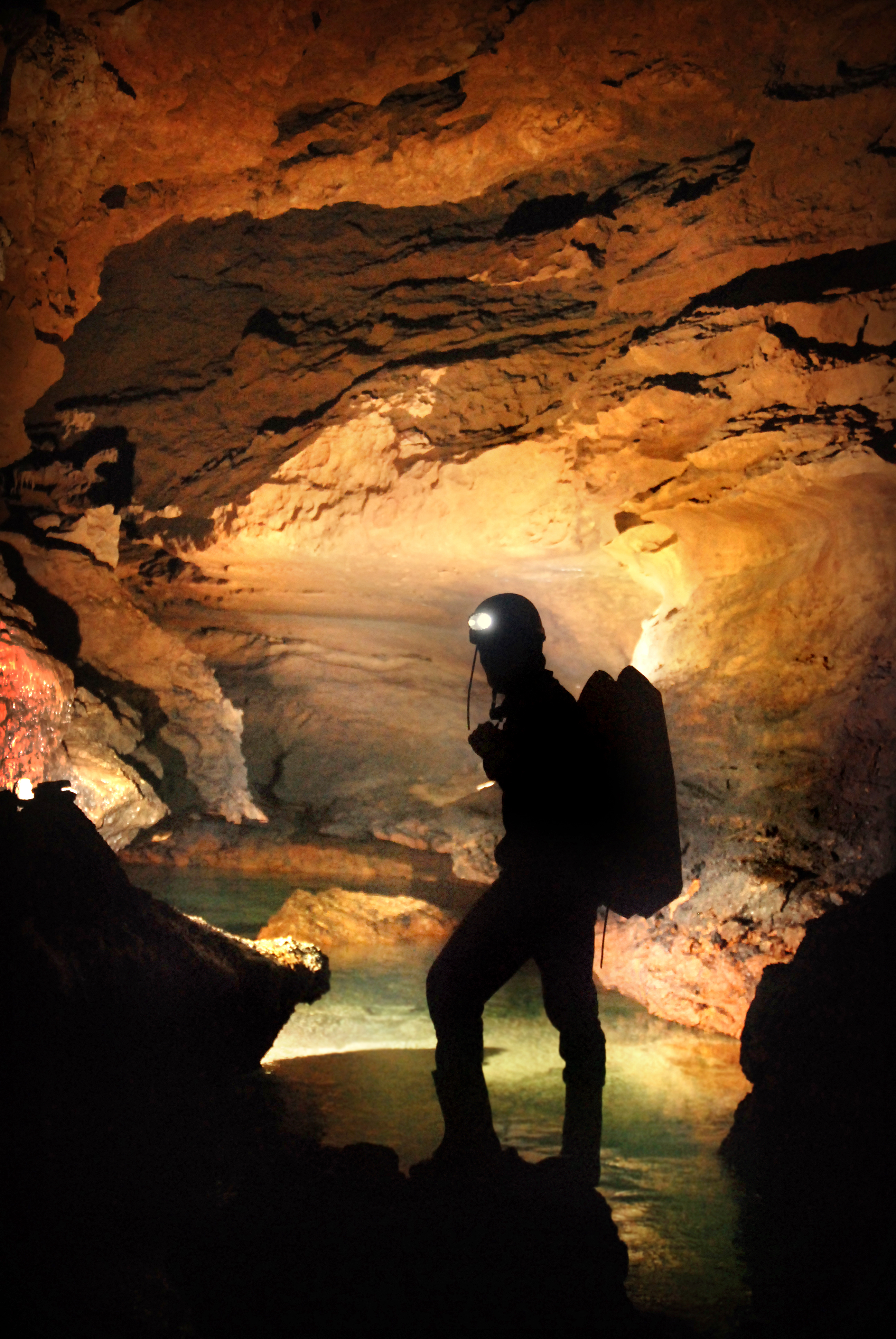 Caving фото. Крым Долгоруковская яйла пещера. Спелеотуризм в Крыму. Пещеры Олюдениз спелеология. Пещера Фиделя новый свет.