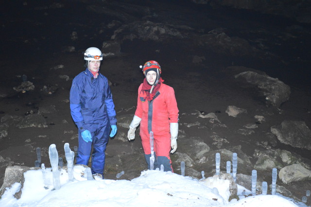 Ledo stalagmitų karalystėje